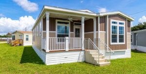 Exterior image of Silver Bay Palatka manufactured home.