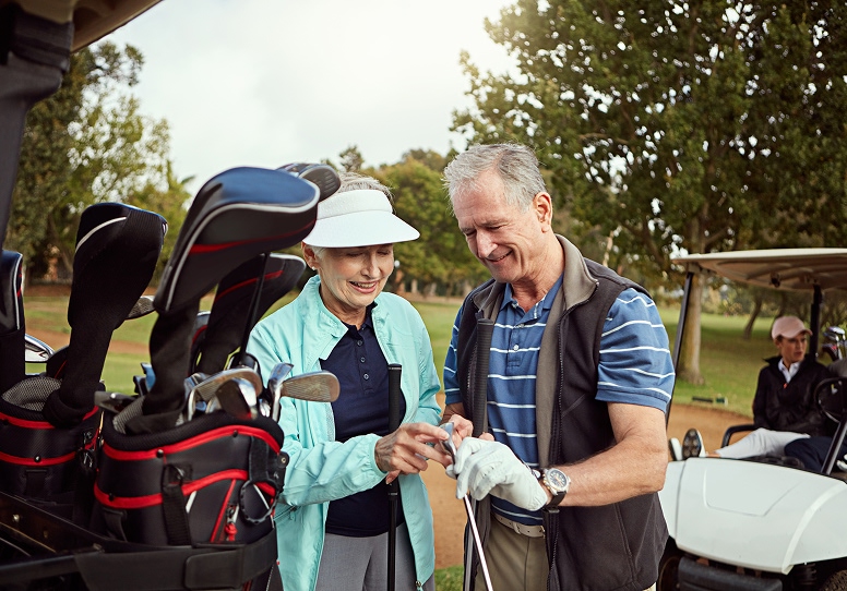 golfing couple
